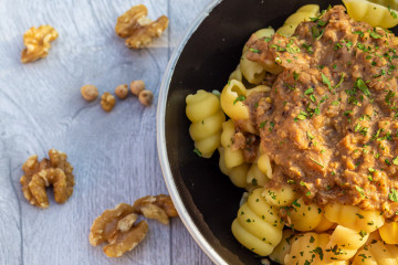 Pasta mit Kichererbsen-Walnusssoße