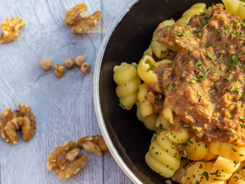 Pasta mit Kichererbsen-Walnusssoße