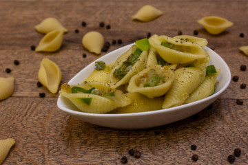 Vegane Conchiglie mit Paprika