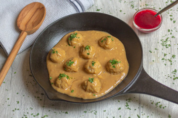 Vegane Kötbullar in Rahmsoße