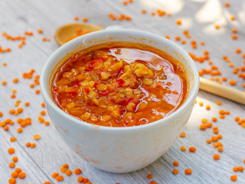 Vegane Linsensuppe mit roten Linsen