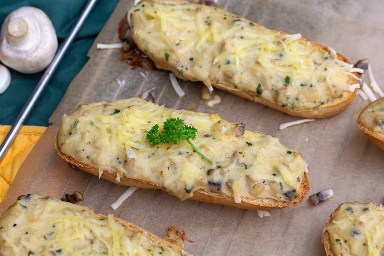 Vegane Ofenbaguettes mit Champignons