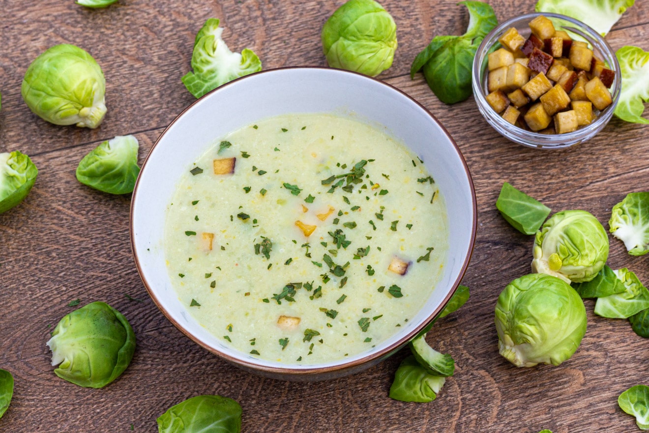 Vegane cremige Rosenkohlsuppe