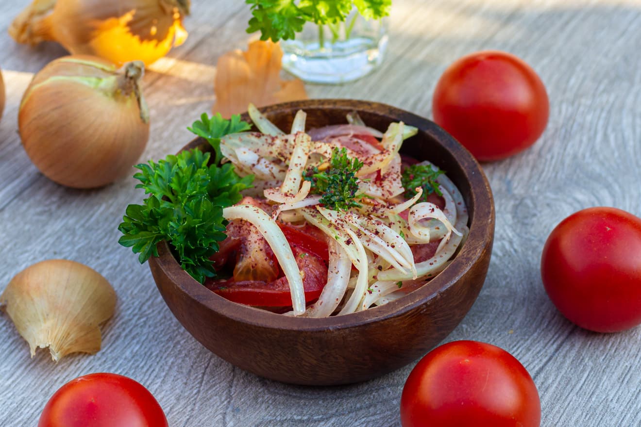 Türkischer Zwiebelsalat mit Sumach - Mehr-als-Rohkost.de