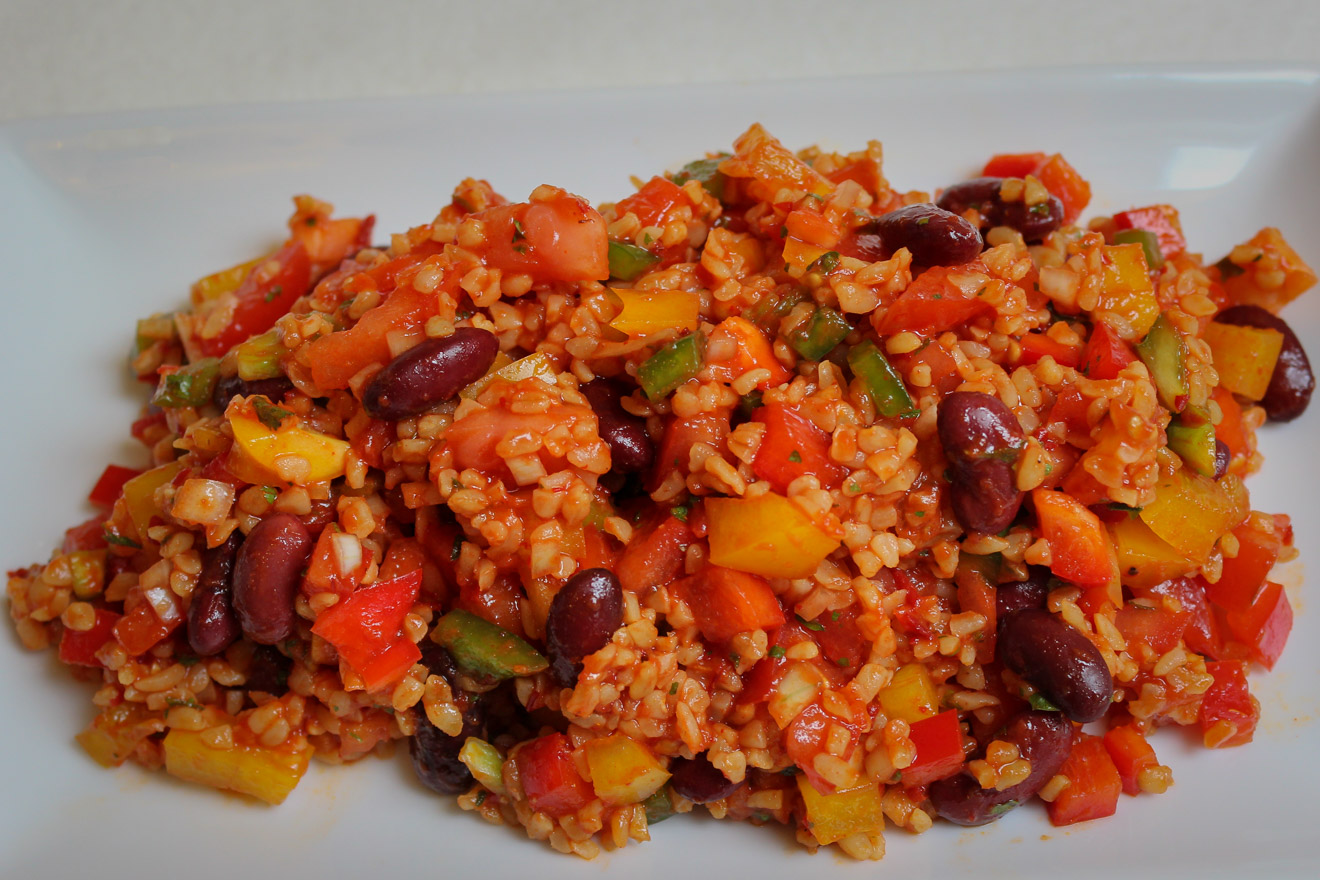 Veganer Bulgursalat mit Kidneybohnen