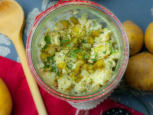 Veganer Kartoffelsalat mit Rohkost Mayonnaise